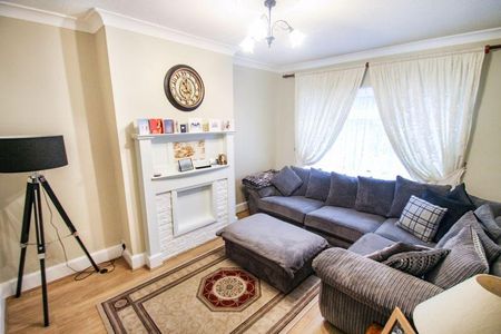 3 bedroom semi-detached house to rent - Photo 2