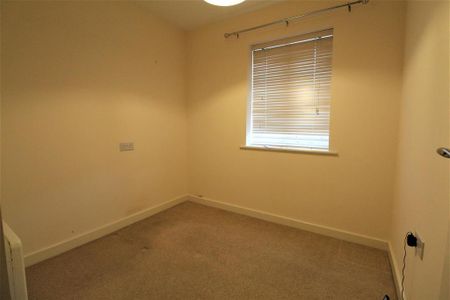 2 bedroom mews to rent - Photo 3