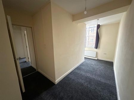 2 bedroom Flat To Let - Photo 3