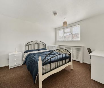 4 bedroom terraced house to rent - Photo 3