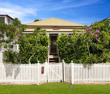 One Bedroom Cottage - Great Location - Photo 4