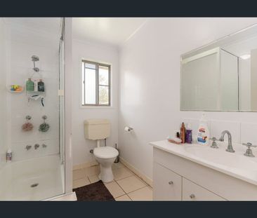 Well Maintained Unit in a Popular Location! - Photo 5