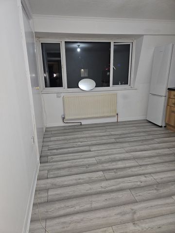 1 Bed Flat, Colman Road, E16 - Photo 3