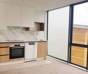 Nearly new one bedroom apartment - Photo 2