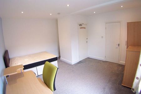 3 bedroom terraced house to rent - Photo 3