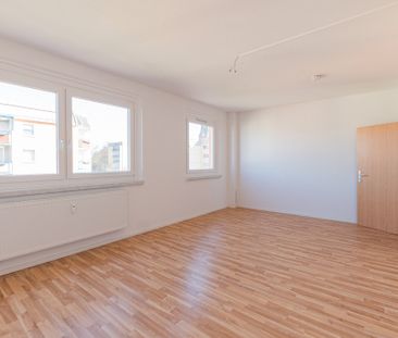 Top saniert mit großem Balkon und super Weitblick! ** Aufzug ** - Photo 1