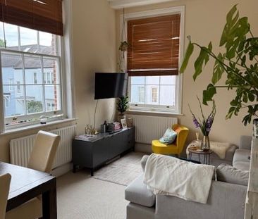 2 Bed Flat, Harvey Court, SW14 - Photo 2