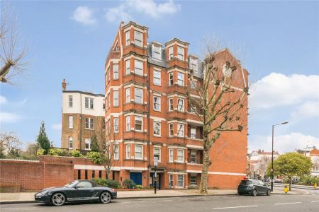 3 bedroom flat in London - Photo 2