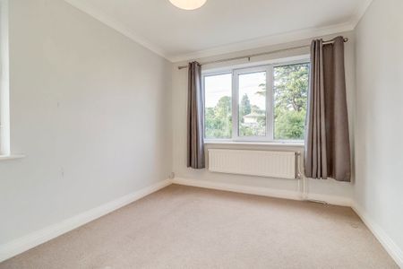 A 4 Bedroom House in Leckhampton GL53 7DB - Photo 5