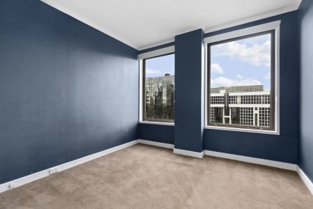Stylish Living on St Kilda Road - Photo 2