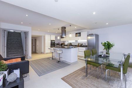 Ridgewood, Weybridge - Photo 2