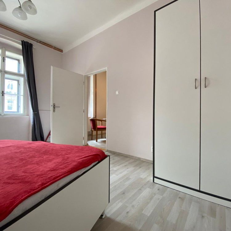 Pronájem zařízeného velkého studia Praha 3 - Žižkov blízko metra Florenc - Fotografie 1