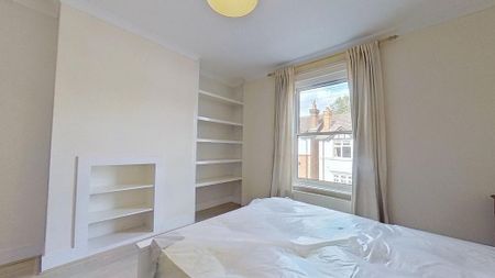 4 bedroom semi-detached house to rent - Photo 5