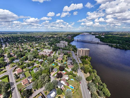 1750 Boulevard Lévesque Est, Laval, QC - Photo 1