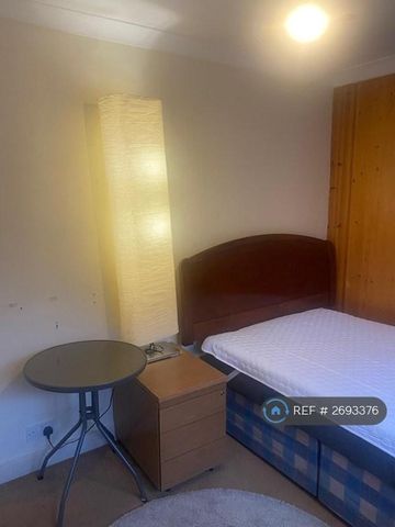 1 bedroom in a house share to rent - Photo 5