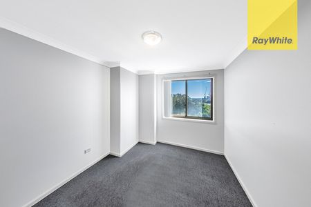 Beautifully Enhanced 2 Bedroom Apartment! - Photo 3