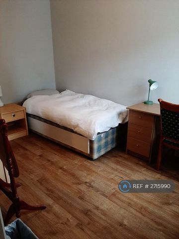 1 bedroom in a house share to rent - Photo 4