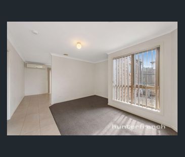 MODERN UNIT IN QUIET CUL DE SAC - Photo 1