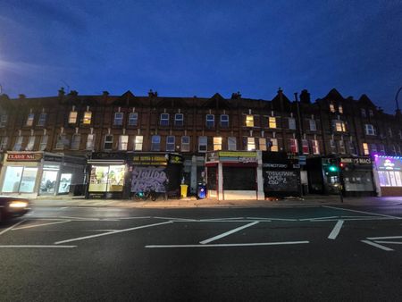 Manor Park Parade, London SE13 - Photo 3