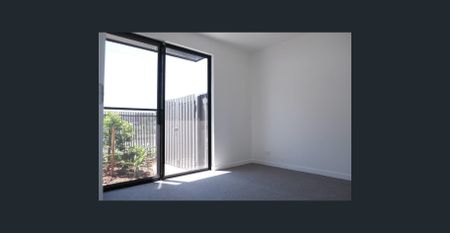 Spacious 1 bedroom townhouse in the Heart of Birtinya Rent goes up to $600pw on the 13/12/2025 - Photo 3