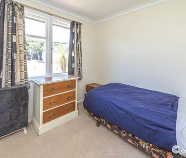 Sunny family home - Photo 3
