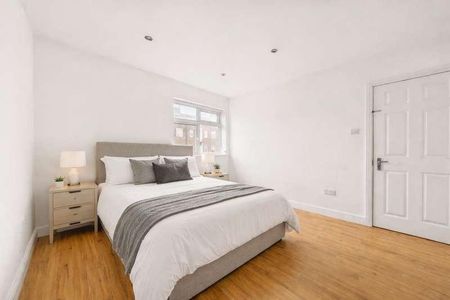 Church Hill Road, East Barnet, EN4 - Photo 2