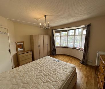 1 bedroom in a house share to rent - Photo 4