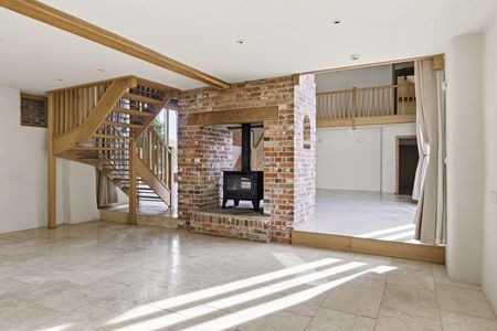 4 bedroom barn conversion to rent - Photo 2