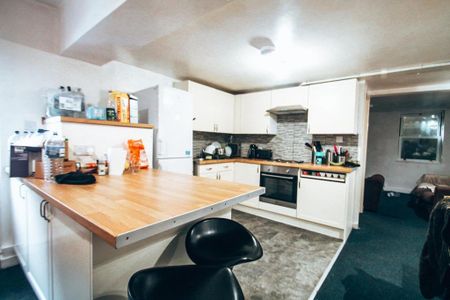 6 bedroom private hall to rent - Photo 2