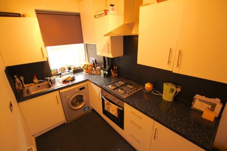 4 Bed - 5A Chestnut Avenue, Hyde Park, Leeds - LS6 1AZ - Student - Photo 3