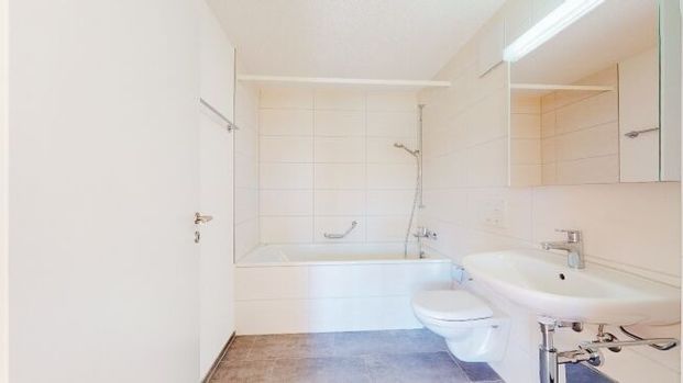 Modern apartment in Niederwangen – Rent without deposit - Foto 1