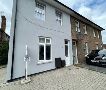 4 bedroom semi-detached house to rent - Photo 1