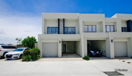 Modern Corner Townhouse Living in the Heart of Hope Island with River Views - Photo 4