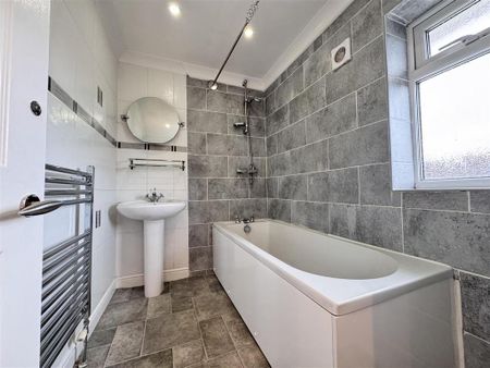 3 bedroom terraced house to rent - Photo 3