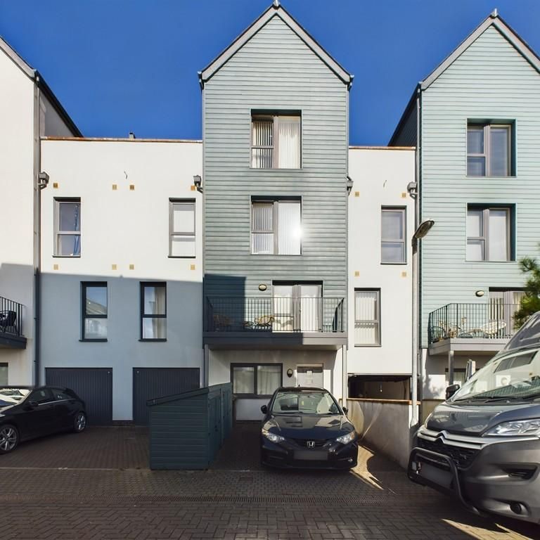 2 bedroom terraced house to rent - Photo 1