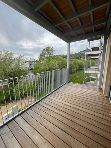 NEUBAU - Helle 3-Zimmerwohnung in ruhiger Lage mit Balkon, Küche und Tiefgaragenplatz - Photo 4