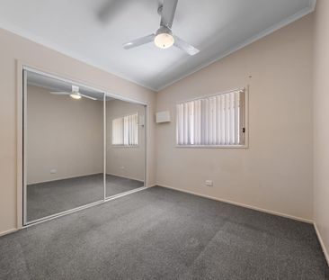 Charming One-Bedroom Flat with Private Outdoor Space - Photo 3