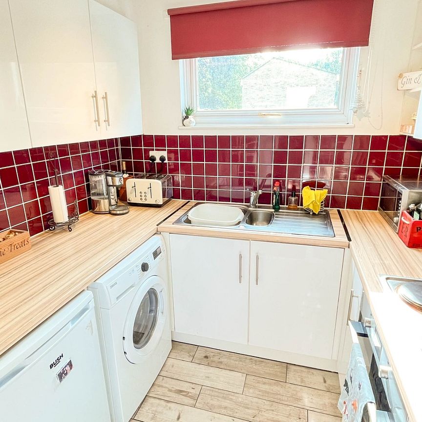 1 bed flat to rent in Lydney, Bracknell, Berkshire, RG12 7LQ - Photo 1