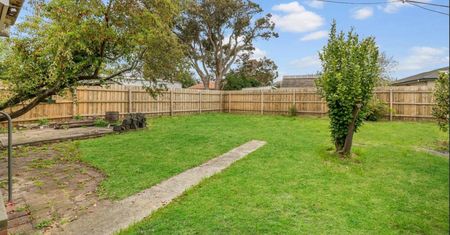 Neat & Tidy 3 Bedroom Home! - Photo 5