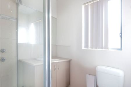 Comfortable 3-Bedroom Home in Prime Location - Photo 5