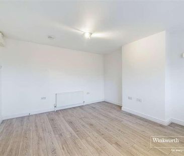 Station Road, First Floor Flat, Hendon, London, NW4 - Photo 2