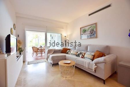 Alquiler de piso en Calle Trajano - Foto 2