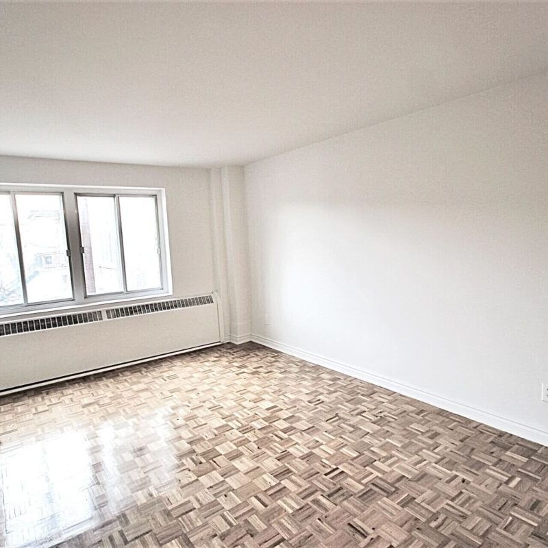 Renovated 3.5 available NOW- 7355 Acadie - Photo 1