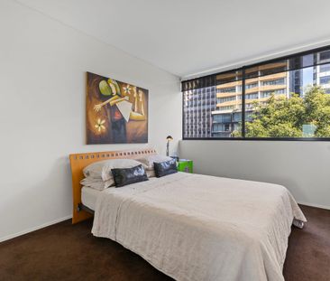 Expansive penthouse living with breathtaking Sydney Harbour views - Photo 5