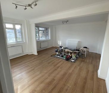 2 Bed Flat, Ashford Court, NW2 - Photo 2