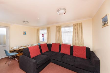 The Silvers, Broadstairs (2) Kent CT10 2PF - Photo 2