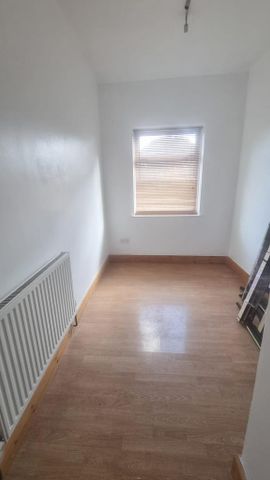 3 bedroom flat to rent - Photo 3