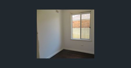 wooo....Wonderful new renovated BIG House! 5 Bed 2 Bath 3 Toilet + Study! Near Macquaire Uni and Shopping Centre. At quiet Street ! - Photo 4