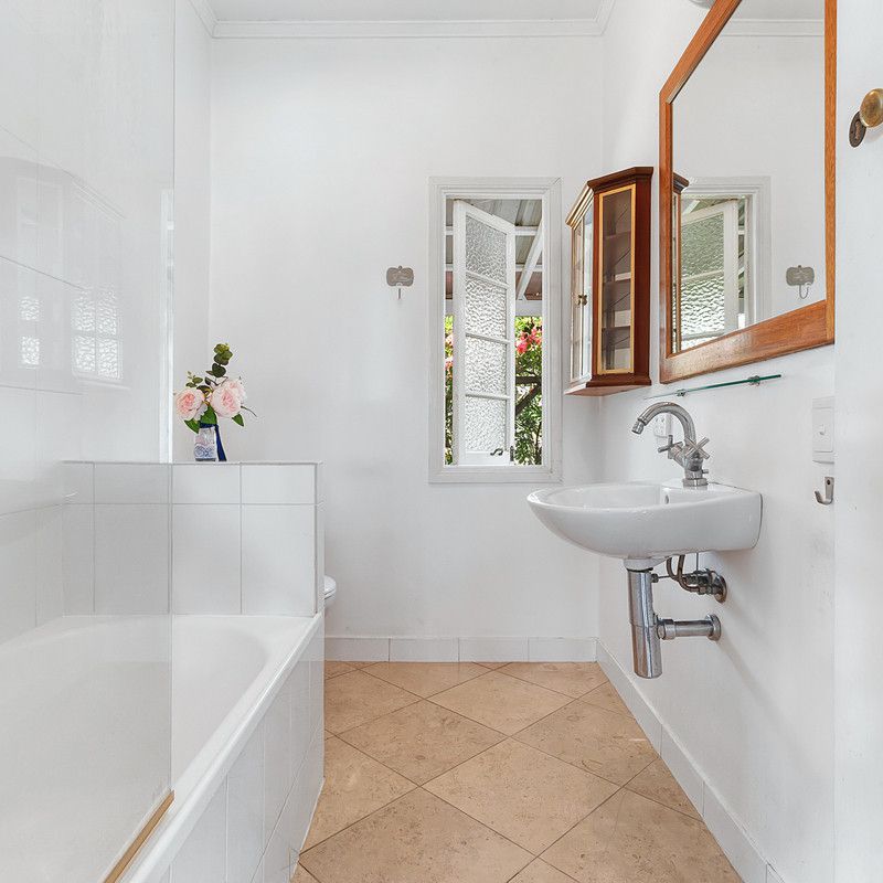 Beautiful family home in heart of Oxley - Photo 1