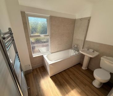 Waverley Grove, Birkenhead - Photo 2